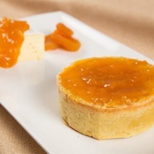 Mini Quiche de Queijo Brie com Geleia de Damasco 8 unidades