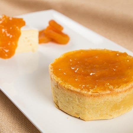 Mini Quiche de Queijo Brie com Geleia de Damasco 8 unidades